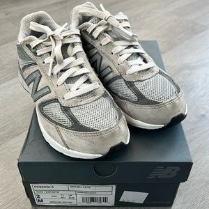 KIDS SIZE 2 NEW BALANCE SEE VIDEO